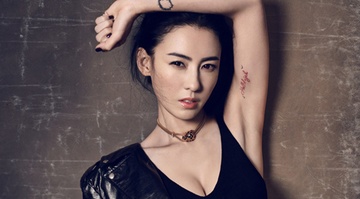Truong Ba Chi goi cam o tuoi U40 trong loat anh moi hinh anh