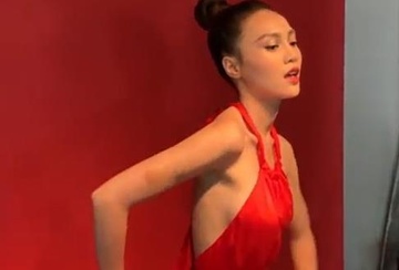 Ninh Duong Lan Ngoc qua gay go khi tao dang truoc ong kinh hinh anh