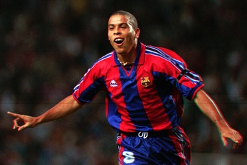 Ronaldo 'beo' - ky quan vi dai va ke phan boi Barca hinh anh