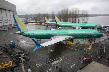 Boeing bi kien doi 336 trieu USD sau khi don hang 737 MAX bi huy hinh anh