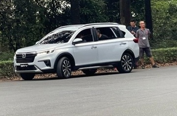 Dai ly nhan coc Honda BR-V, gia duoi 700 trieu dong hinh anh