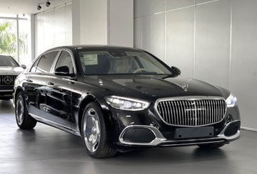 MC Quyen Linh cung 2 con gai nhan xe Mercedes-Maybach gan 9 ty hinh anh