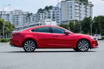 Sedan giá một tỷ đồng 'hết thời'?