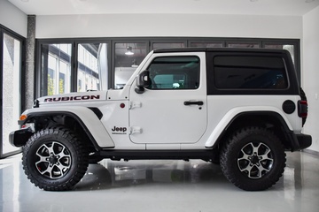 Loạt xe Jeep tại Việt Nam được giảm còn nửa giá?