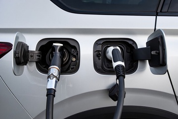 PHEV - hay nhung da du dua doanh so voi xe xang va xe dien? hinh anh
