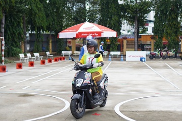 Hoc sinh lai xe may can trang bi ky nang gi? hinh anh