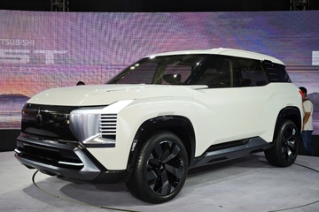 Thấy gì từ động thái ra mắt concept SUV 7 chỗ của Mitsubishi?