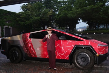 G-Dragon 'nhuom do' Tesla Cybertruck hinh anh