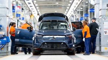 Xe điện mới của Volvo bị chê 'như một mớ hỗn độn'