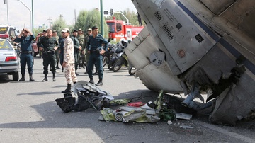 May bay roi o Iran, 48 nguoi tu nan hinh anh