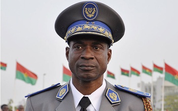 Quan doi Burkina Faso dao chinh truoc bau cu hinh anh