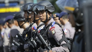 Indonesia bat nghi pham khung bo o thu do hinh anh