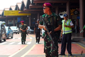 No bom, dau sung o Indonesia khien 7 nguoi chet hinh anh