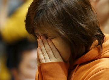 Nguoi Nhat that than sau hai tran dong dat lien tiep hinh anh