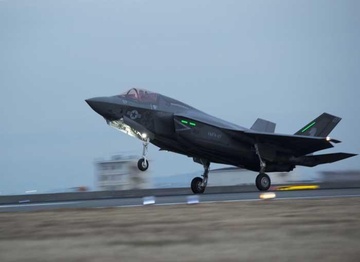 Tong thong Trump bi ho khi tuyen bo ve F-35 tai Nhat hinh anh
