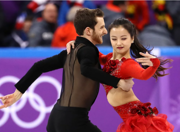 Sau hon mot nam, ‘Despacito’ van gay sot o Olympic Mua dong hinh anh