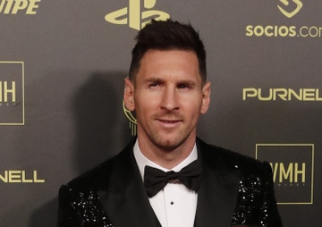 Qua bong vang 2021 cua Messi la su phi ly? hinh anh