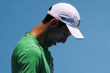 Di san vi dai cua Djokovic bi nhem nhuoc hinh anh
