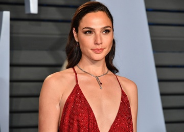 Gal Gadot noi lam moi cach de khong dang quang Hoa hau Hoan vu hinh anh