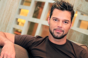 Ricky Martin mac benh tam ly vi bi cong kich gioi tinh hinh anh