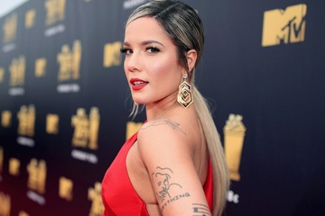 Ca si Halsey sinh con dau long hinh anh