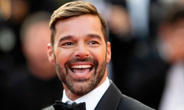 Ricky Martin thoat cao buoc quay roi tinh duc hinh anh