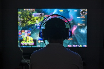 Ca thanh xuan choi game, gio la luc toi giai thich cho me hinh anh