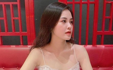 Chi gai ca si Quan A.P nhan sac noi bat, la tiep vien hang khong hinh anh