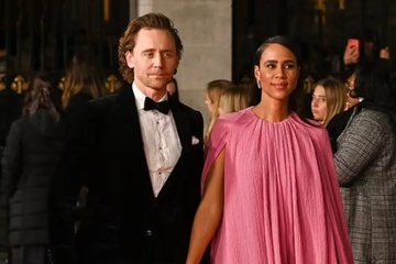 Bang chung Tom Hiddleston da dinh hon hinh anh