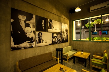 Goc nho dam chat Sai Gon tai She Cafe hinh anh