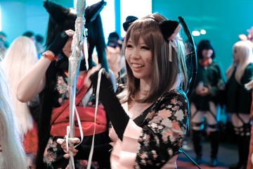 Mua tiec tung hay mua tang can hinh anh