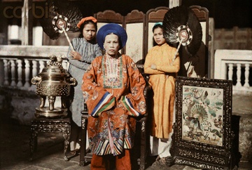 Ao dai cua ong hoang, ba chua trieu Nguyen co gi dac biet? hinh anh