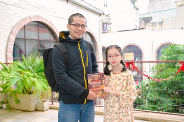Co be 10 tuoi dich sach kien thuc khoa hoc, lich su hinh anh