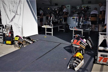 Doi dua bi mat trom tai giai MotoGP Malaysia hinh anh