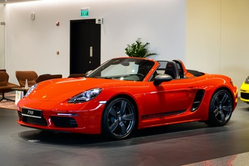 Porsche 718 Boxster T voi goi nang cap tri gia hon 900 trieu dong hinh anh