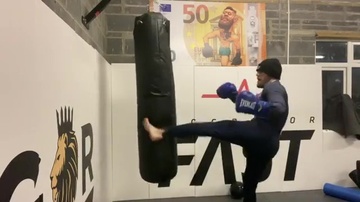 McGregor tap luyen dam boc sau tuyen bo giai nghe hinh anh