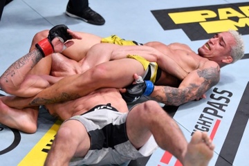 Tony Ferguson suyt bi gay tay sau don khoa hiem hinh anh