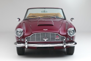 Xe co Aston Martin DB4 Convertible doi 1962 duoc ban dau gia hinh anh