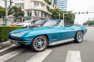 Xe co Chevrolet Corvette C2 Stingray doi 1967 xuat hien tai TP.HCM hinh anh