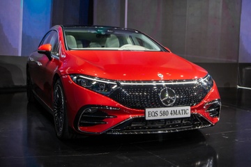 Can canh xe dien Mercedes-Benz EQS tai VMS 2022 hinh anh