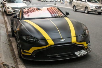 Aston Martin V8 Vantage hang hiem duoc lam moi ngoai that tai TP.HCM hinh anh