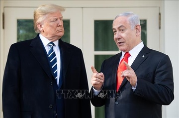 Ong Trump ra tuyen bo cung ran, can nhac khong kich Iran hinh anh