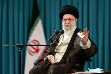 Lanh tu toi cao Iran tuyen bo Tehran se 'khong dap tra nua voi' hinh anh