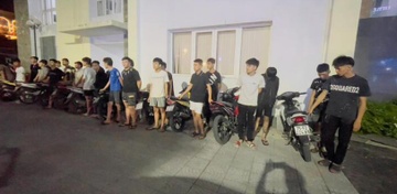 37 thanh nien mang hung khi tu tap 'hon chien' o Hue hinh anh