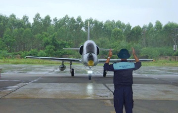 Cac to bay L-39NG chuyen san tham gia nhiem vu A80 hinh anh