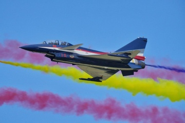 Loat chien dau co Trung Quoc 'khieu vu tren khong' hinh anh