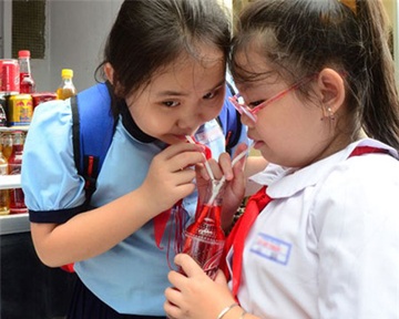 3.000 dong mot chai Sting gia o Ha Noi hinh anh