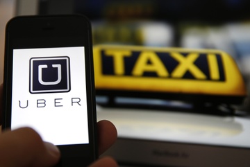 Uber: Tu ung dung duoc yeu thich toi cuoc chien phap ly hinh anh