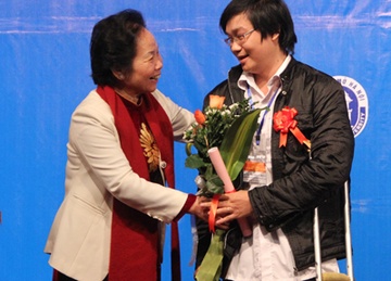 Thu khoa chong nang dat giai nhat tai nang khoa hoc tre hinh anh