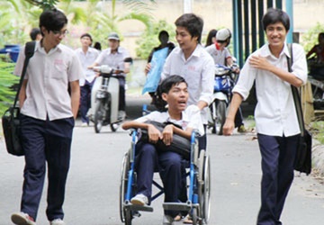 Hoc sinh khuyet tat duoc tuyen thang vao lop 10 hinh anh
